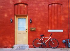 Haus mit roter Klinker-Fassade